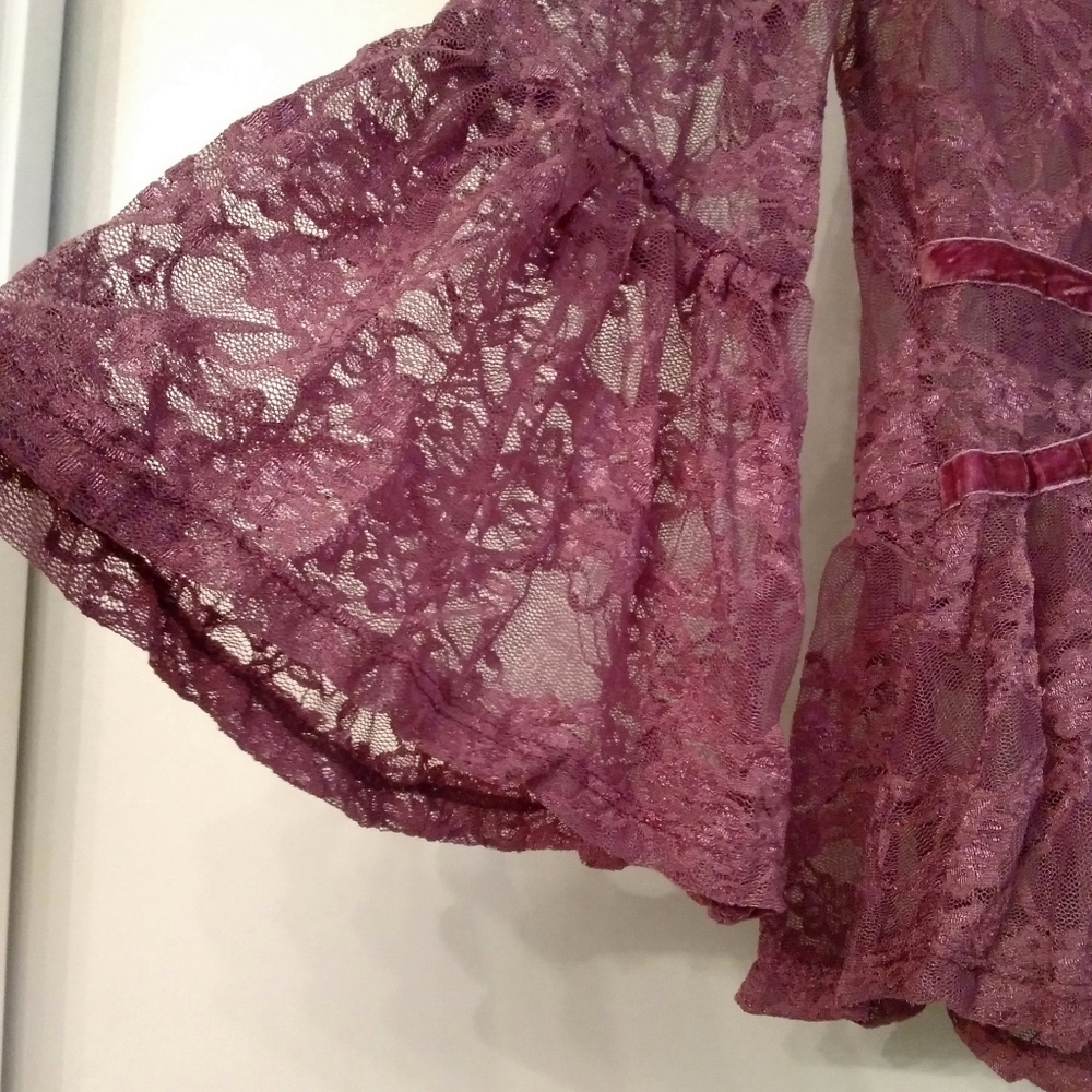 Rue21 Lace Peplum Top - Picture 2 of 5